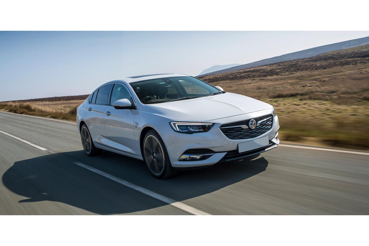 OPEL INSIGNIA SEDAN